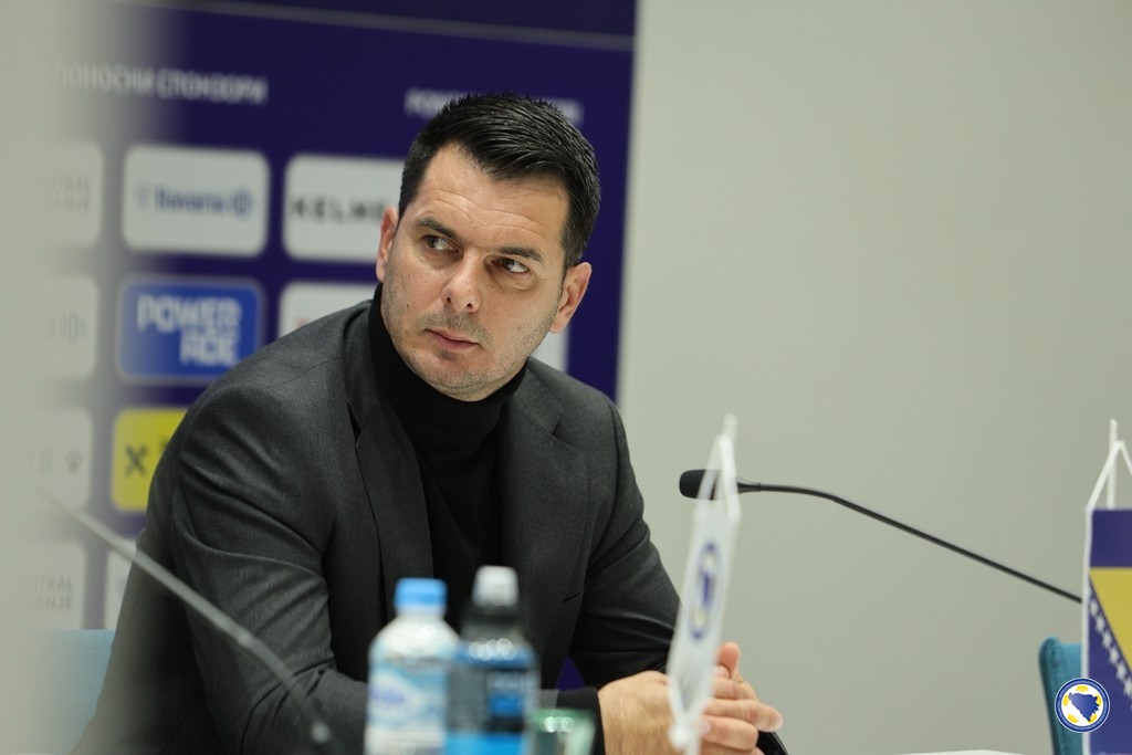 Isplivala stara fotografija Emira Spahića: Pogledajte kako je izgledao na početku karijere!